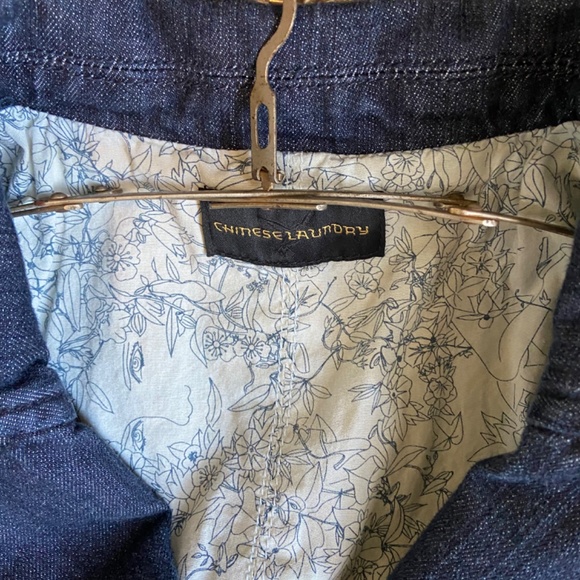 🏳️⚧️ Chinese Laundry Floral Lined Denim Blazer - Picture 2 of 11